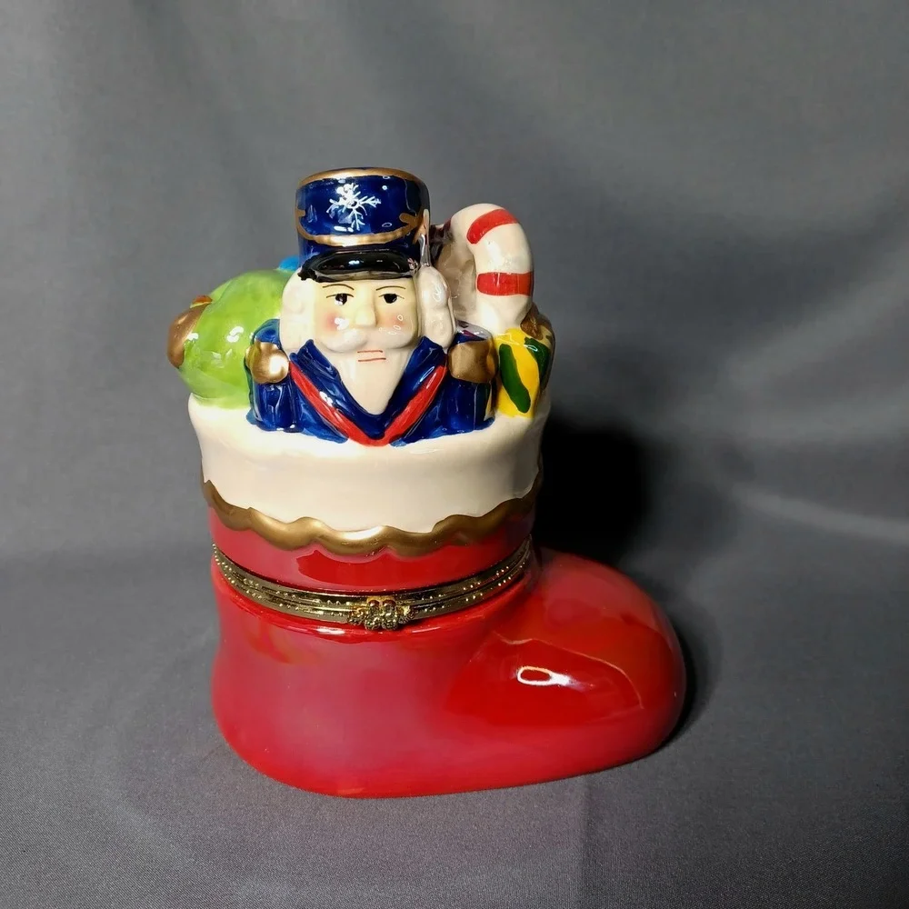 Cracker Barrel Mr. Christmas Red Stocking Porcelain‎ Hinged Animated Music Box
